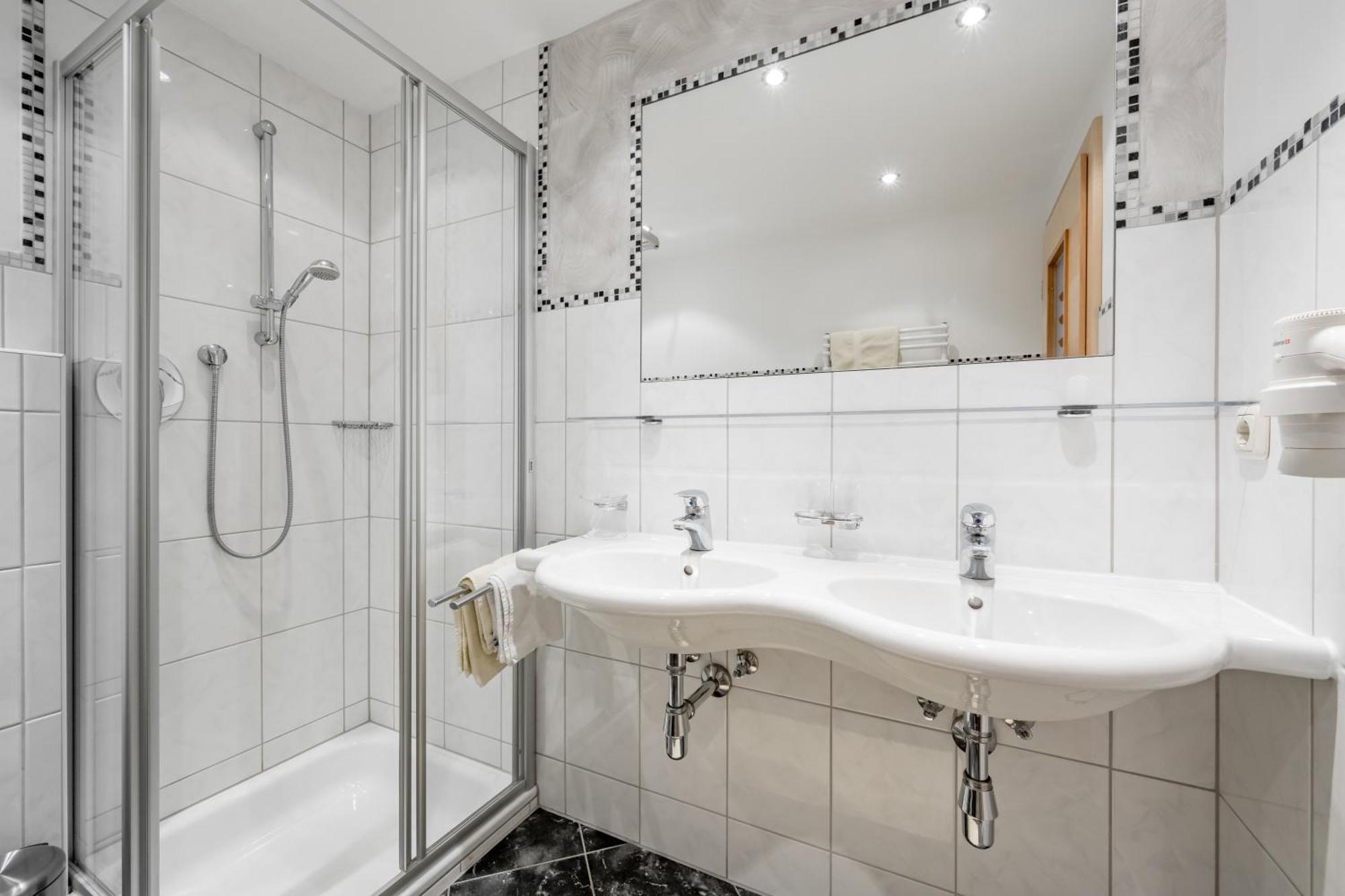 Platoell Homes ザーファウス エクステリア 写真